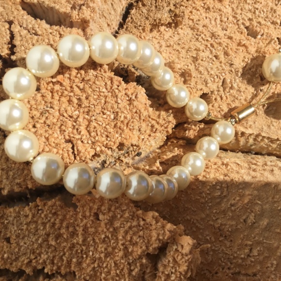 Bracelets - Picture 2 of 9